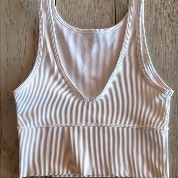Lululemon Power Pivot Tank - Picture 2 of 6